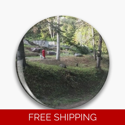 Le Studio Pin Rush Signals Statue Front Yard 2019